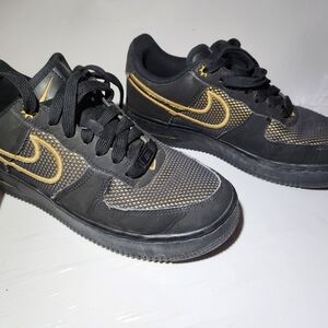 Nike Womens Air Force 1 '07 Black Metallic Gold Size 6 Dm8077-001 "FLY"